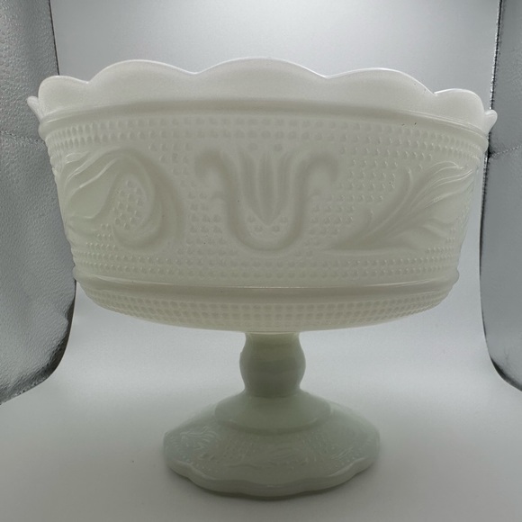 Accents Vintage Milk Glass Compote Bowl Eo Brody M 600 Pedestal Bowl